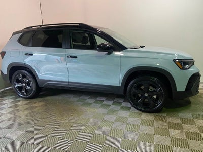 2026 Volkswagen Taos 1.5T SE Black