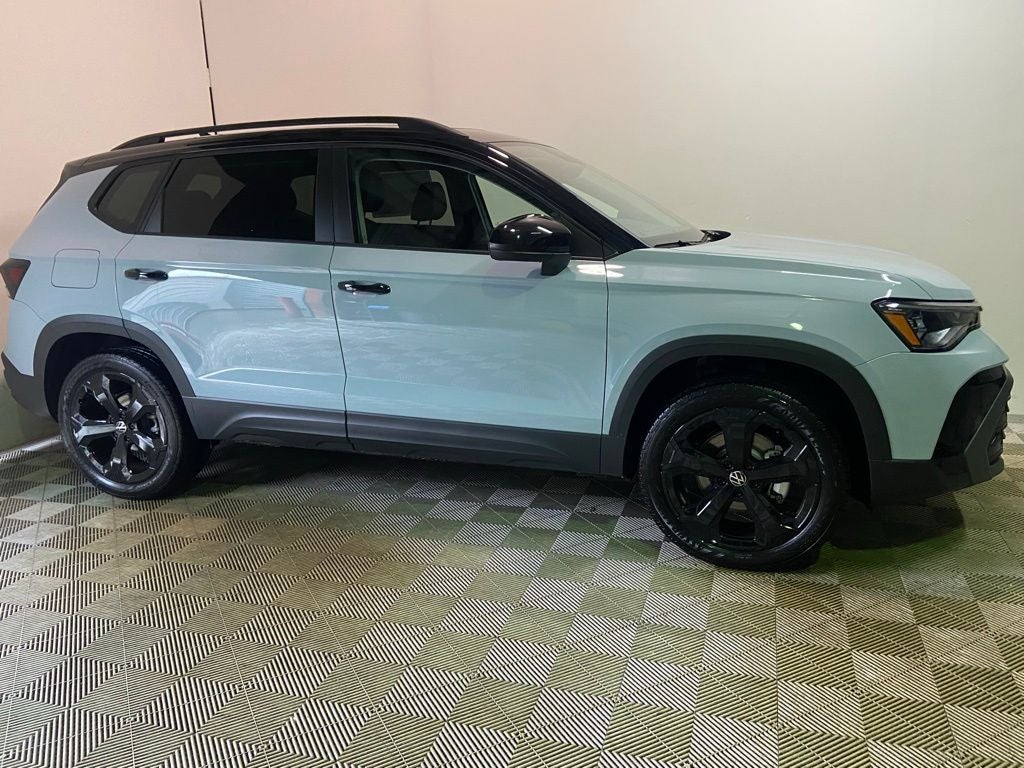 2026 Volkswagen Taos 1.5T SE Black