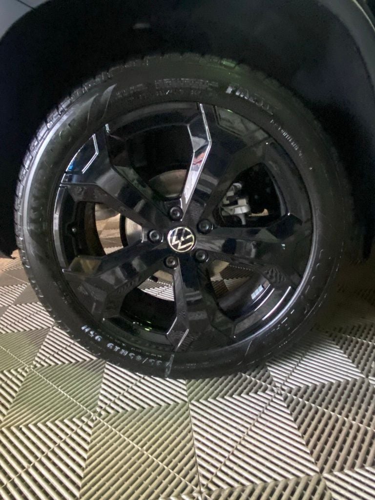2026 Volkswagen Taos 1.5T SE Black