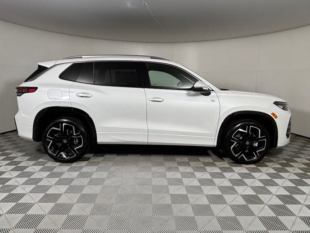 2026 Volkswagen Tiguan 2.0T SEL R-Line Turbo