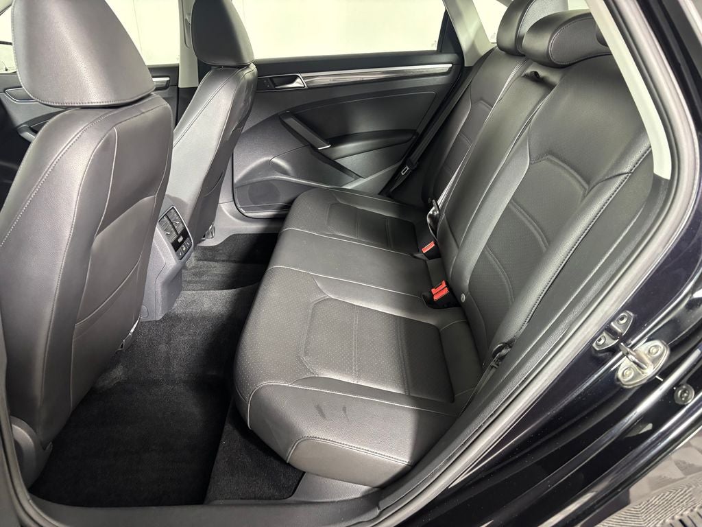 2017 Volkswagen Passat 1.8T SE w/Technology